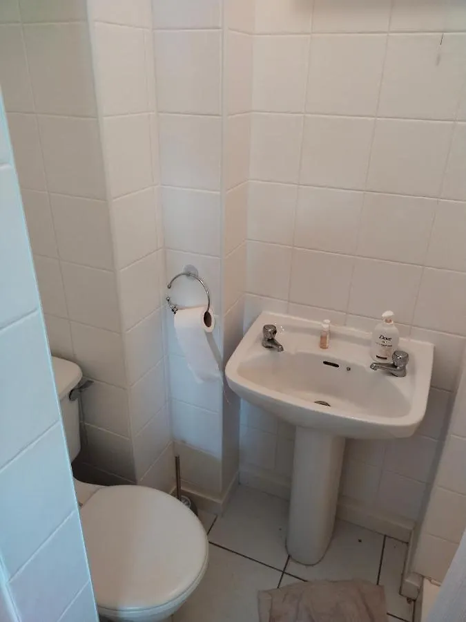 Crescent Apartments Homestay Cork