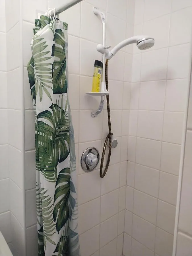 Crescent Apartments Homestay Cork 0*,  Irlanda