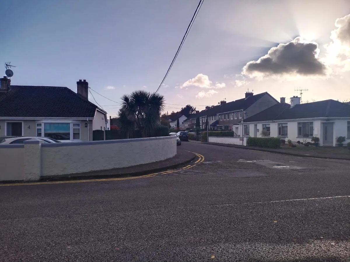 Crescent Apartments Homestay Cork