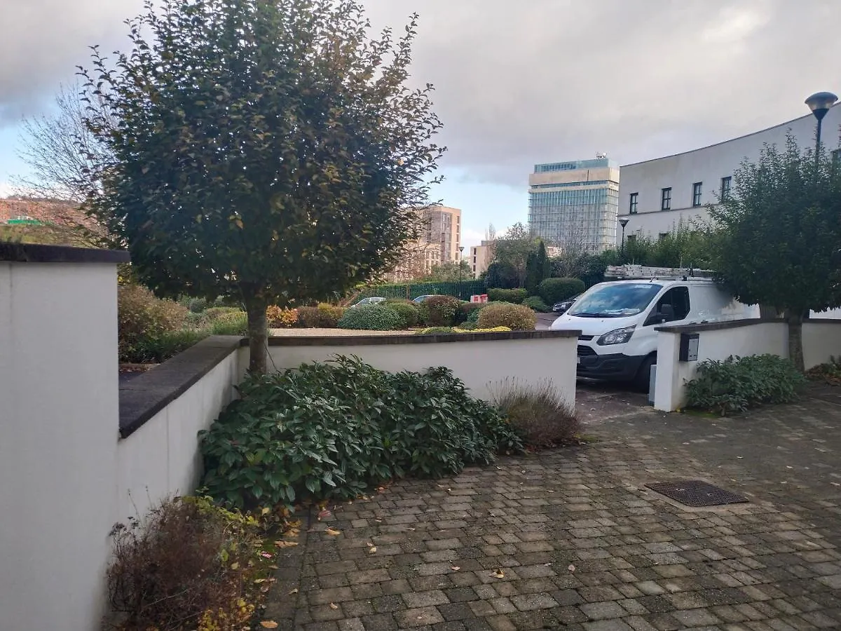 Crescent Apartments Homestay Cork