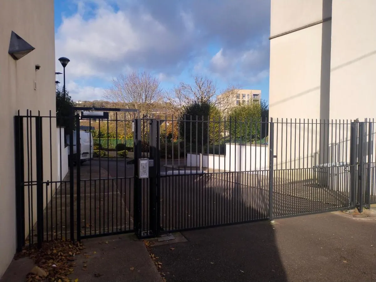 Crescent Apartments Homestay Cork