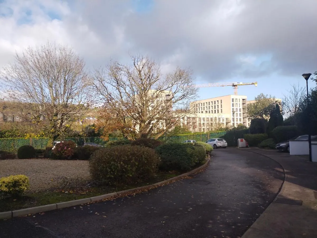 Crescent Apartments Homestay Cork
